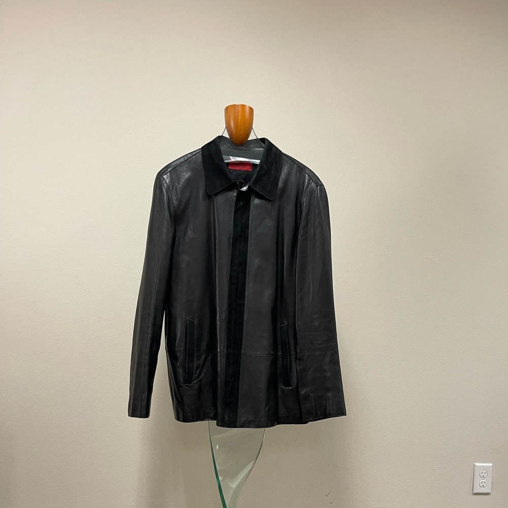 Hugo Boss 100% authentic lamb leather man jacket. Made in Turkey.